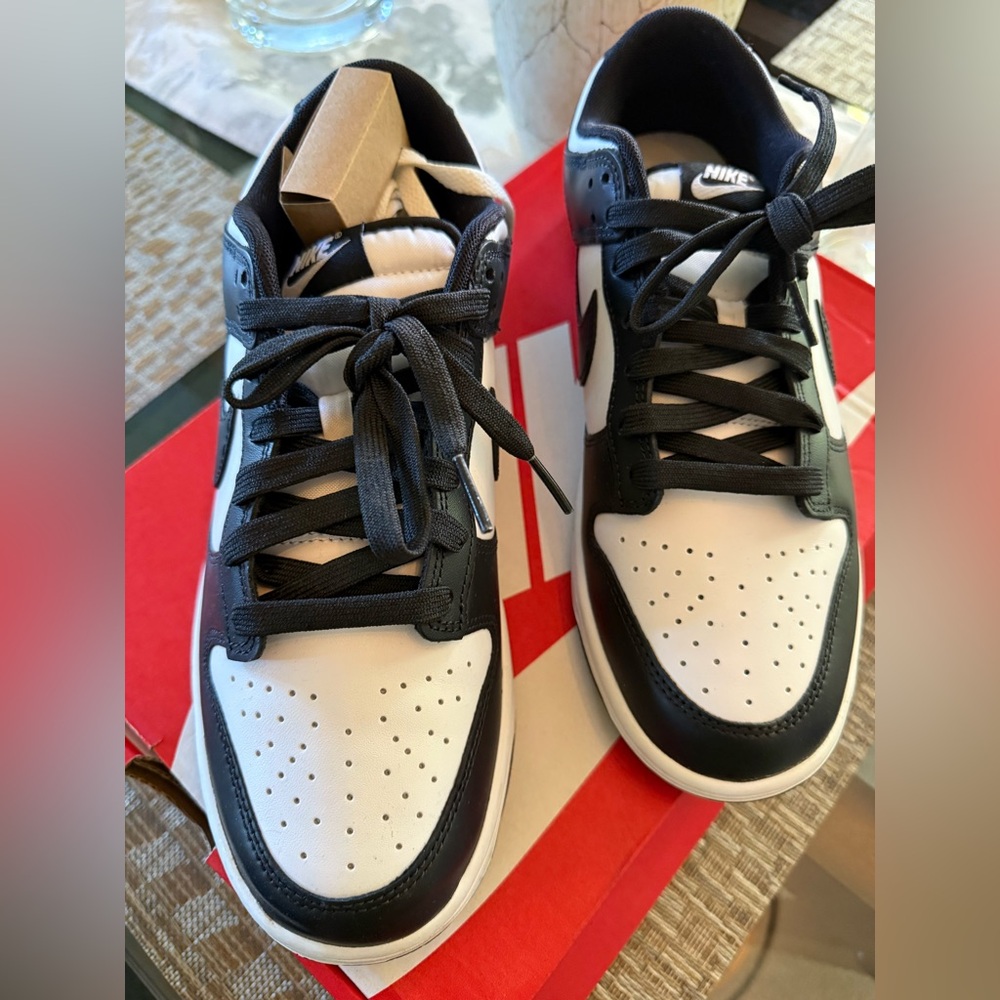 BRAND NEW IN BOX MEN’S 9.5 NIKE DUNK LOW RETROS-BLACK & WHITE - Picture 12 of 13